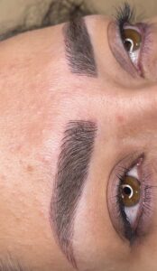 ابروی قرینه در سالن زیبایی زینب همتی برای خدمات مژه و ابرو