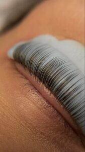 لمینت و لیفت در خدمات مژه و ابرو در کرج