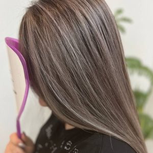 مراقبت صحیح از موهای رنگ و دکلرهشده در سالن زیبایی زینب همتی