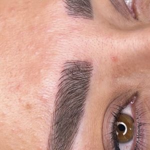ابروی قرینه در سالن زیبایی زینب همتی برای خدمات مژه و ابرو